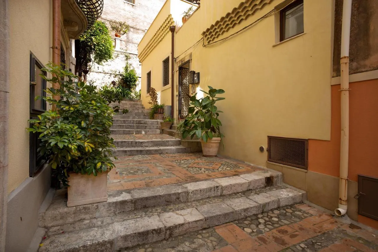 Casetta Alessandro Taormina 0*,